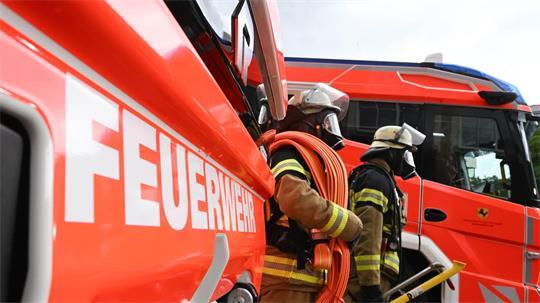 Bei einem Gebäudebrand in Lüneburg entsteht ein hoher Schaden. (Symbolbild)