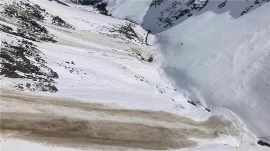 Bei einem Lawinenabgang in den Ötztaler Alpen in Österreich sind drei Wintersportler aus den Niederlanden ums Leben gekommen.