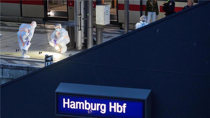Messerattacke trotz Behandlung? Ein Psychiater gibt Antworten Bei einem Messerangriff im Hamburger Hauptbahnhof am Freitag sind mehrere Menschen schwer verletzt worden.