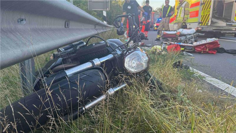 Bei einem Motorradunfall in Stade-Ottenbeck wurde ein Mann schwer verletzt.