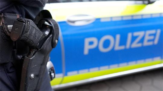 Bei einem Raub in Kutenholz entwendeten die Täter unter anderem Bargeld und im Außenbereich eine Wildkamera. (Symbolbild)