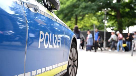 Bei einem Streit in der Nähe einer Drogenhilfe-Einrichtung am Hamburger Hauptbahnhof hat ein Mann einen anderen mit einem Messer verletzt. (Symbolbild)