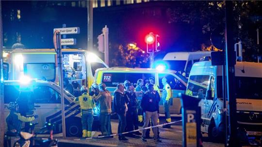Bei einem Terroranschlag in Brüssel sind zwei schwedische Fußballfans getötet worden.