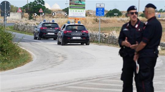 Bei einem Überfall auf einen Geldtransporter nahe Brindisi machte ein bewaffnetes Kommando drei Millionen Euro Beute. Die Fahndung der Carabinieri läuft. (Symbolbild)
