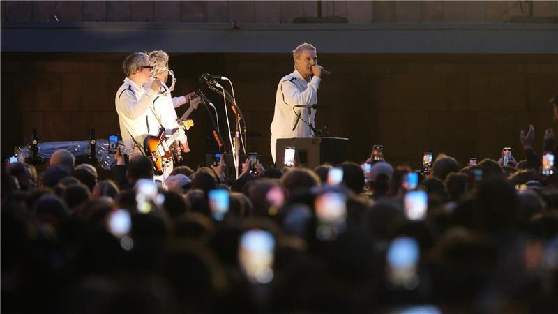 Kraftklub feiert mit „Sterben in Karl-Marx-Stadt“ das Leben Bei einem Überraschungskonzert in Chemnitz hatte Kraftklub das neue Album „Sterben in Karl-Marx-Stadt“ Ende Mai angekündigt. Nun erscheint es am 28. November. (Archivbild)