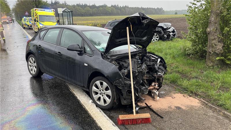 Bei einem Unfall in Hagen im Bremischen wurden zwei Frauen verletzt.