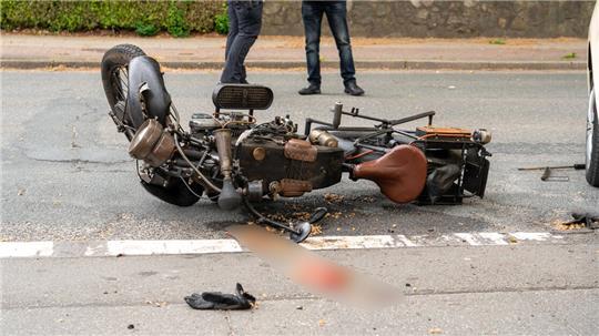 Bei einem Unfall in Tostedt verletzte sich ein Motorradfahrer schwer.