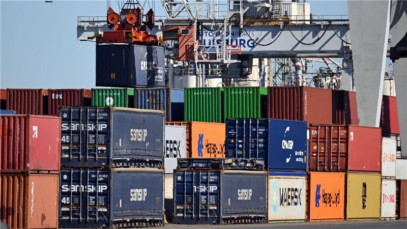 Bei einem „Zollkrieg“ würde es laut Studie die größten Produktionsrückgänge in den Sektoren mit der größten Exportabhängigkeit von den USA geben. 