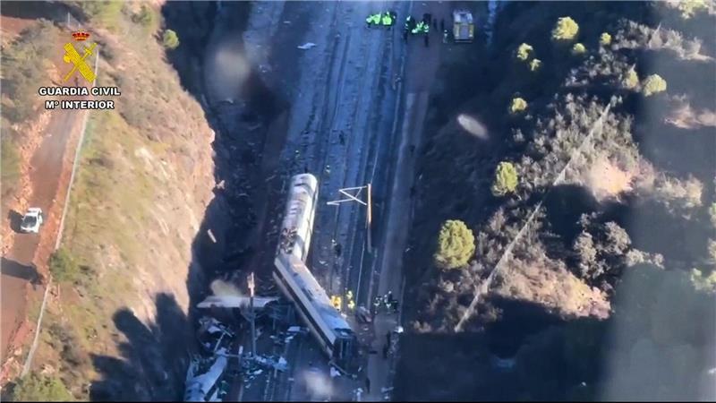 Bei einem der schwersten Zugunglücke in der Geschichte Spaniens gab es Dutzende Tote und viele Verletzte. 