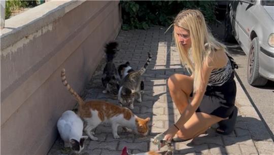 Bei einem ihrer letzten Hilfseinsätze in Izmir wurde Hande de Palma von einem Vox-Kamerateam begleitet.