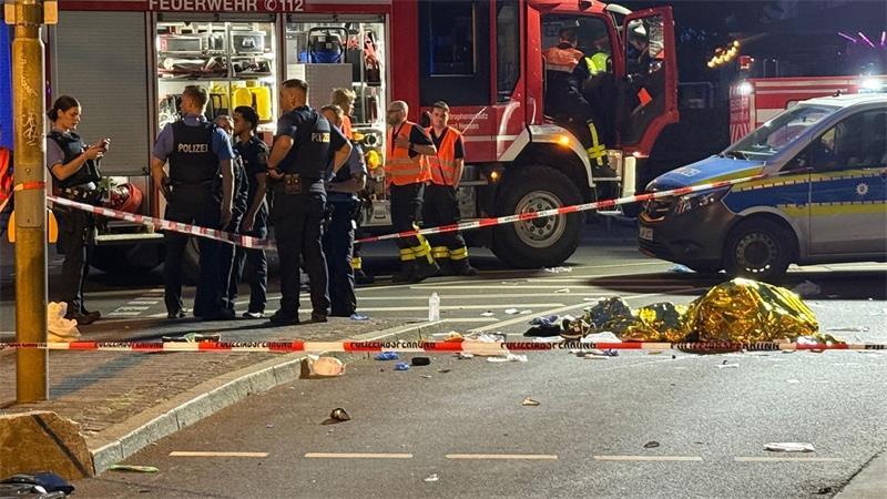 Deutlich mehr schwere E-Scooter-Unfälle - das sagen Experten Bei einem schweren Unfall in Frankfurt am Main kamen vor einem Jahr 23 Jahre alte Zwillingsbrüder ums Leben, sie waren gemeinsam auf einem Scooter unterwegs, als ein Auto sie erfasste. (Archivbild)