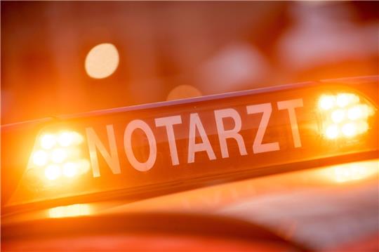 Bei einem schweren Verkehrsunfall auf der Bundesstraße 71 bei Uelzen sind zwei Autofahrer tödlich verunglückt. Symbolfoto: dpa