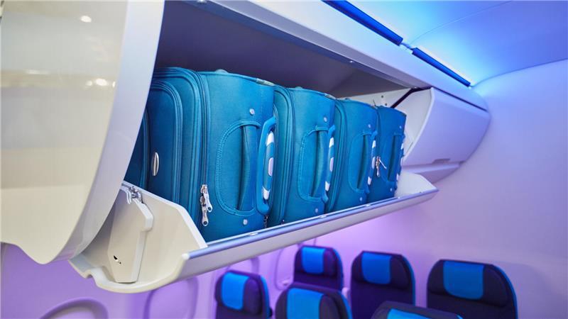 Bei einer Evakuierung muss Handgepäck zwingend im Flieger zurückgelassen werden. Es kann sonst die Notrutschen beschädigen und Passagiere verletzen.