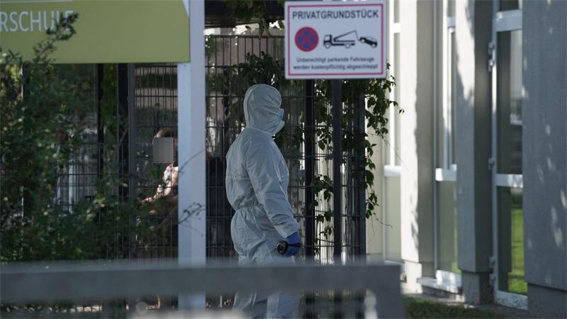 Gewalttat mit zwei Toten an Schule schockt Brandenburg Bei einer Gewalttat an einem Schulcampus in Ostbrandenburg sind zwei Menschen ums Leben gekommen.