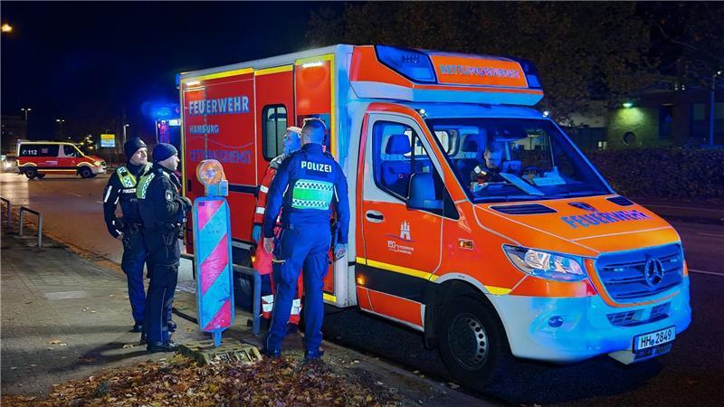 Fünf Verletzte bei Streit auf Hochzeitsfeier in Hamburg Bei einer Hochzeitsfeier in Hamburg-Tonndorf sind am Samstagabend fünf Menschen durch Schläge und Schnittverletzungen verletzt worden.