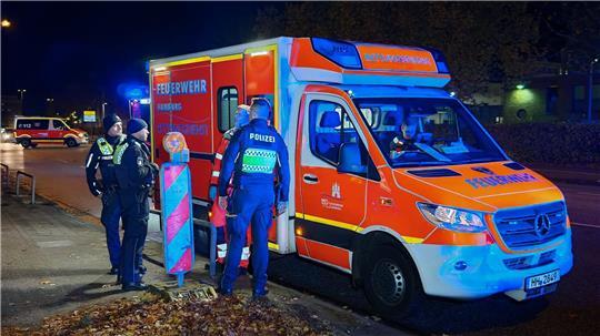 Fünf Verletzte bei Streit auf Hochzeitsfeier in Hamburg Bei einer Hochzeitsfeier in Hamburg-Tonndorf sind am Samstagabend fünf Menschen durch Schläge und Schnittverletzungen verletzt worden.