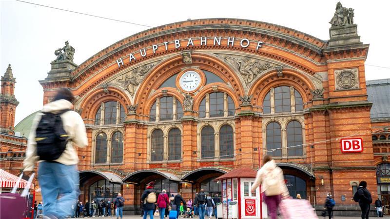 Bei einer Kontrolle am Bremer Hauptbahnhof fassten Ermittler einen mutmaßlichen Sexualstraftäter. (Archivbild)