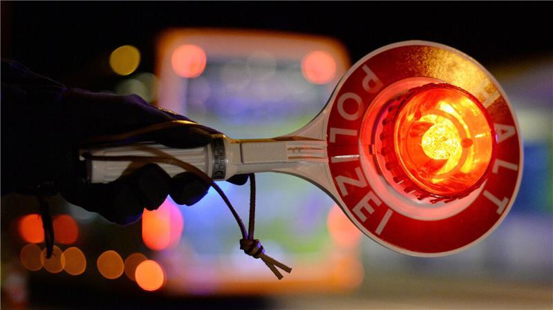 Massiver Widerstand bei Polizeikontrolle - Drei Beamtinnen verletzt Bei einer Kontrolle in Schiffdorf kam es laut Polizei Cuxhaven zu massivem Widerstand.