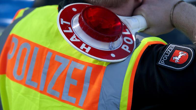 Bei einer Polizeikontrolle in Stade äußerten Autofahrer ihren Ärger über die Baustelle in der Harsefelder Straße.
