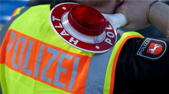 Bei einer Polizeikontrolle in Stade äußerten Autofahrer ihren Ärger über die Baustelle in der Harsefelder Straße.
