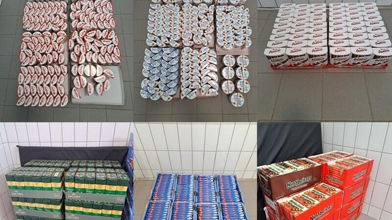 Bei einer Verkehrskontrolle haben Polizisten mutmaßlich gestohlene Süßigkeiten und Kaffee gefunden.