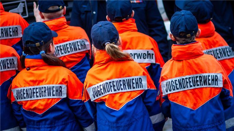 Bei einer Versammlung in Westerrönfeld (Kreis Rendsburg-Eckernförde) soll unter anderen ein stellvertretender Landesjugendfeuerwehrwart gewählt werden.(Archivbild)