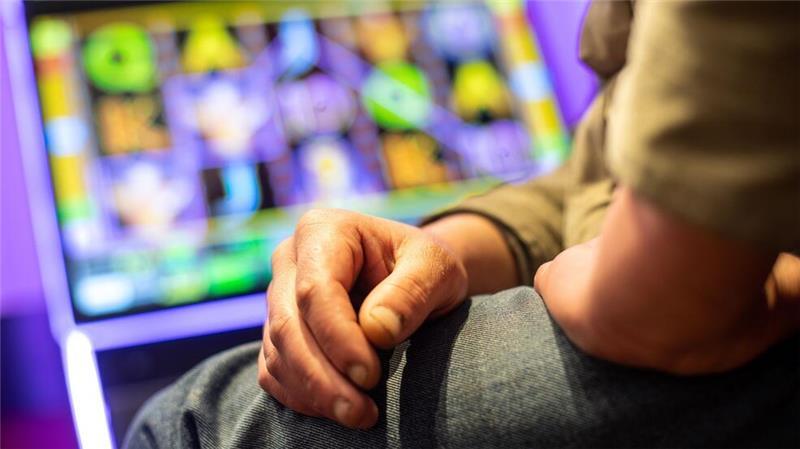 Nächtliche Großkontrolle - 20 Spielautomaten sichergestellt Bei einer großen Kontrolle sind in Elmshorn rund 20 Spielautomaten sichergestellt worden. (Archivbild)