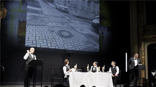 Bei einer szenischen Lesung auf der Bühne des Berliner Ensemble präsentiert Correctiv Details zu einem Treffen von AfD-Politikern, Rechtsextremisten und Unternehmern.