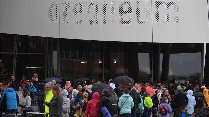 Bei schlechtem Wetter kommen mehr Menschen in die Museen im Norden, wie hier das Ozeaneum in Stralsund. 
