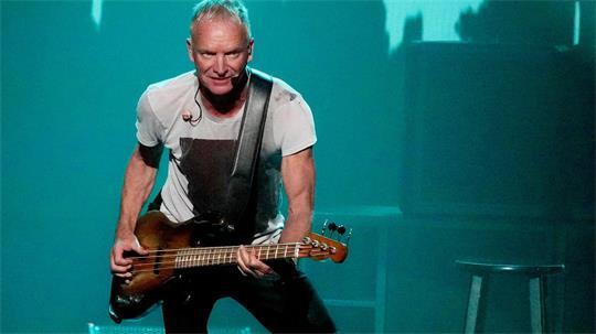 Bei seinen Konzerten interpretiert Sting seine alten Hits oft neu. (Archivbild)