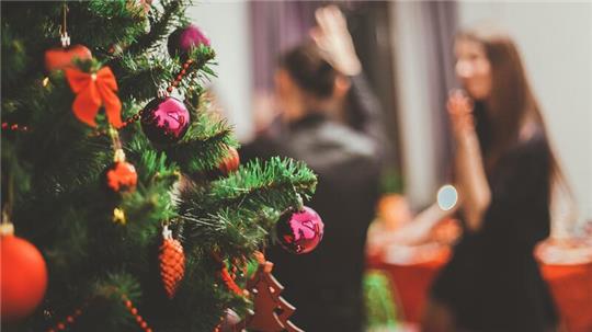 Bei vielen Familien liegen an Weihnachten die Nerven blank (Symbolbild). Foto: Eugene Zhyvchik / Unsplash