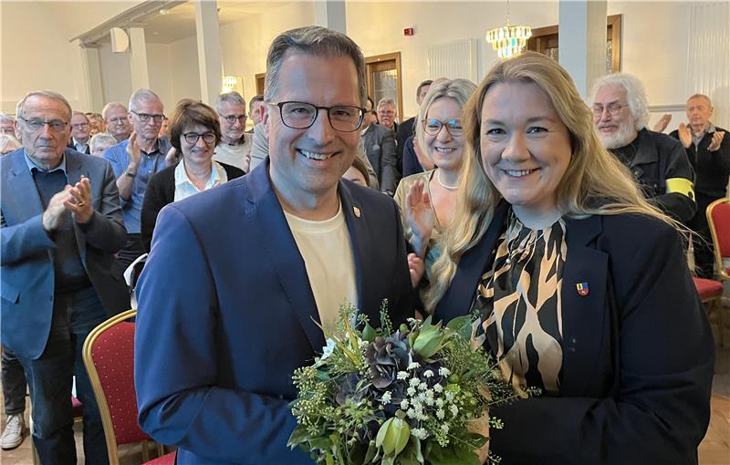 Beifall beim Kreisparteitag im Hollerner Hof: Landrat Kai Seefried soll 2026 erneut für die CDU ins Rennen gehen, Melanie Reinecke bleibt Kreisvorsitzende.