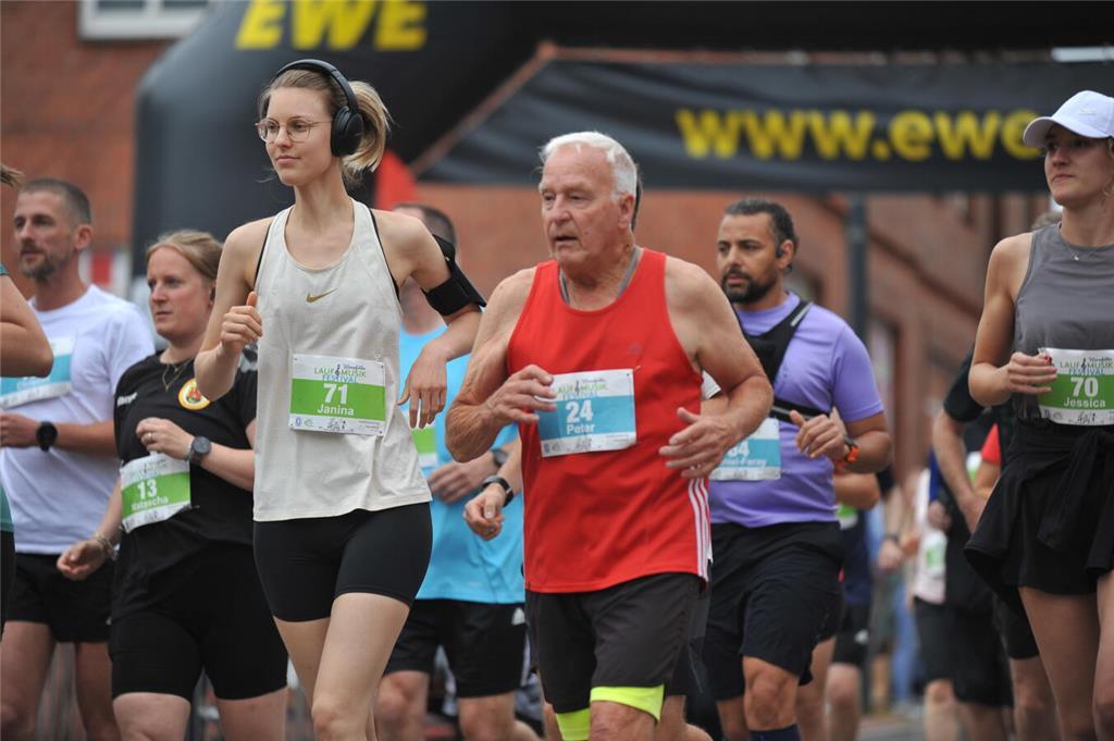 Beim 19. Lauf- und Musikfestival in Harsefeld gingen über 1200 Läuferinnen und L...