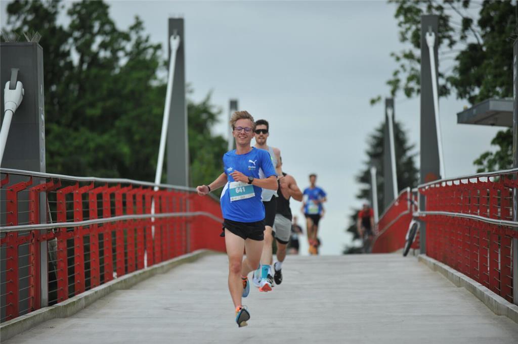 Beim 19. Lauf- und Musikfestival in Harsefeld gingen über 1200 Läuferinnen und L...