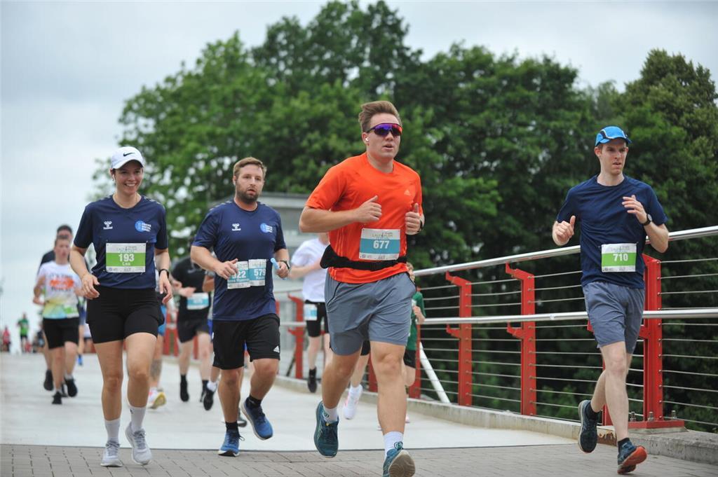 Beim 19. Lauf- und Musikfestival in Harsefeld gingen über 1200 Läuferinnen und L...