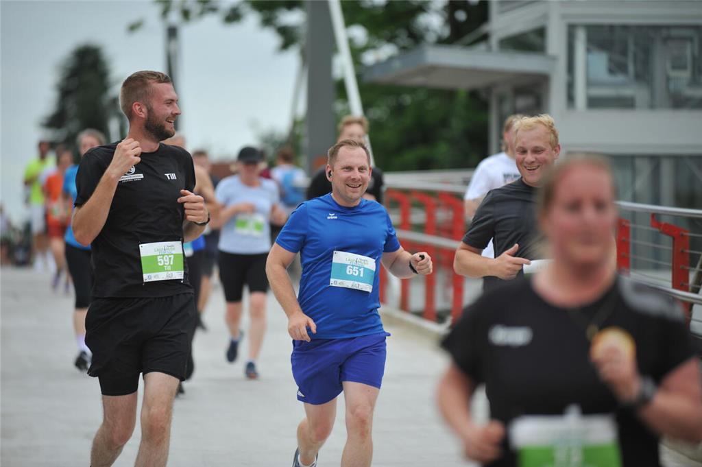 Beim 19. Lauf- und Musikfestival in Harsefeld gingen über 1200 Läuferinnen und L...
