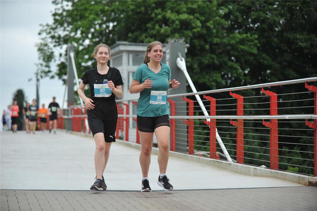 Beim 19. Lauf- und Musikfestival in Harsefeld gingen über 1200 Läuferinnen und L...