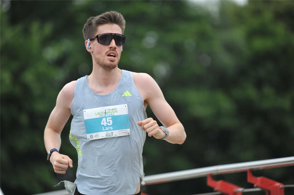 Beim 19. Lauf- und Musikfestival in Harsefeld gingen über 1200 Läuferinnen und L...