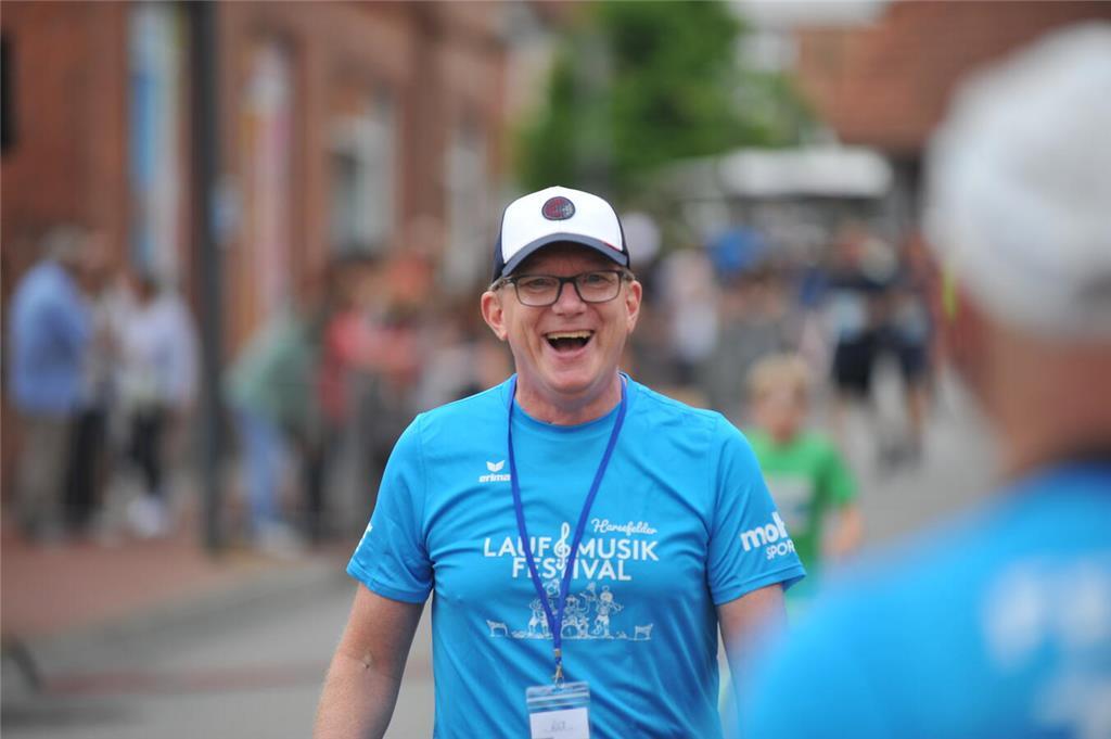 Beim 19. Lauf- und Musikfestival in Harsefeld gingen über 1200 Läuferinnen und L...