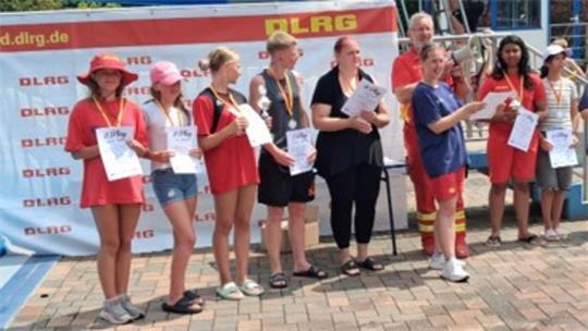 Beim 24-Stunden-Schwimmen der DLRG Ortsgruppe Harsefeld herrschte großer Andrang.
