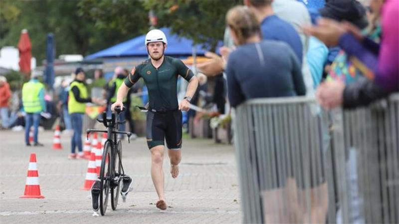 Beim 38. Otterndorfer Volksbank-Triathlon waren einige Teilnehmer unterwegs. Unter anderem galt es, eine Strecke mit dem Rad zurückzulegen.