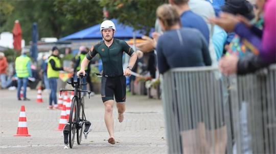 Beim 38. Otterndorfer Volksbank-Triathlon waren einige Teilnehmer unterwegs. Unter anderem galt es, eine Strecke mit dem Rad zurückzulegen.