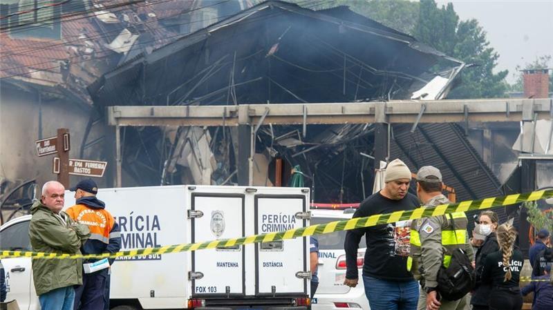 Kleinflugzeug in Brasilien abgestürzt - zehn Menschen tot Beim Absturz starben alle zehn Flugzeuginsassen - ein Geschäftsmann und neun Angehörige.
