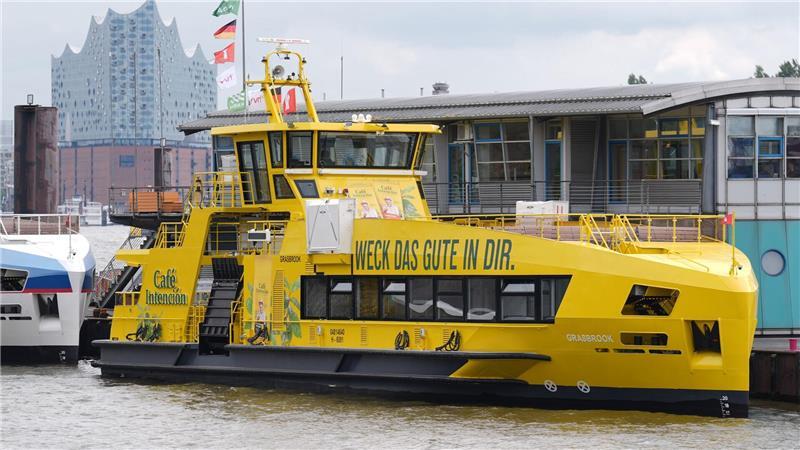 Beim An- und Ablegen nutzt das Schiff einen Elektromotor, für die eigentliche Fahrt aber einen Dieselantrieb.