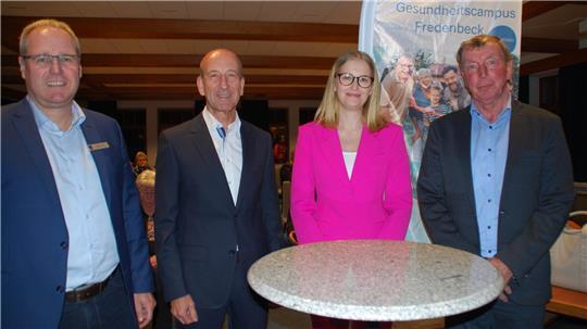Beim Auftakt für ein RVZ (von links): Fredenbecks Samtgemeindebürgermeister Matthias Hartleff, Dr. Andreas Rühle (RVZ), Nele Winkler (KVN) und Oldendorfs Bürgermeister Johann Schlichtmann.
