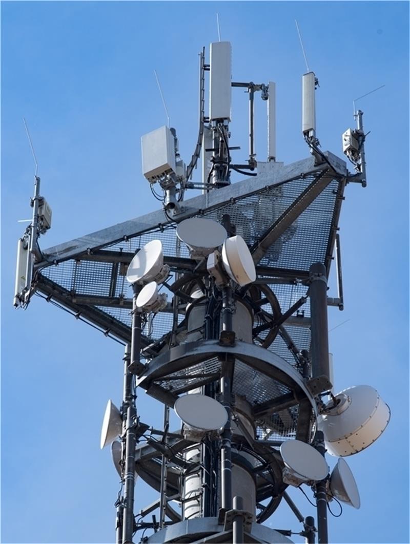 Beim Ausbau des 5G-Netzes wird weitgehend die bereits vorhandene Mobilfunk-Infrastruktur genutzt. Foto: Schmidt/dpa