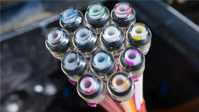 Beim Ausbau ihres Festnetz-Angebots mit sehr schnellen Glasfaser-Internetanschlüssen kommt die Deutsche Telekom nach eigener Darstellung gut voran. Foto: picture alliance/dpa/dpa-Zentralbild