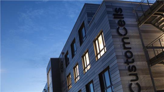 Beim Batteriehersteller CustomCells wurde die Mitarbeiterzahl von rund 230 auf 100 reduziert.