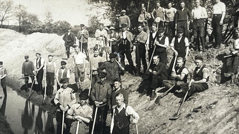 Beim Bau des Kanals entstand auch dieses Foto. Es stammt aus dem Nachlass der Baufirma Müller und liegt im Stader Stadtarchiv.