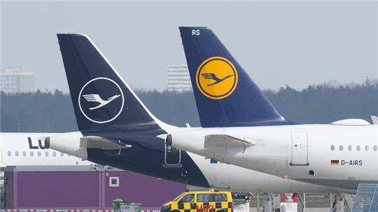 Beim Bodenpersonal drohen der Lufthansa unbefristete Streiks. Darüber sollen die Arbeitnehmer abstimmen.